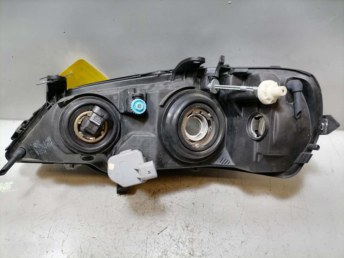 Opel Astra G original Scheinwerfer vorn rechts Halogen schwarzer Hintergrund Bj.1997